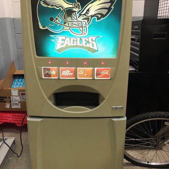 Skybox Eagles Vending Machine - Picture 3 of 8